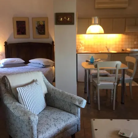 Apartment Gardenia Mouresi